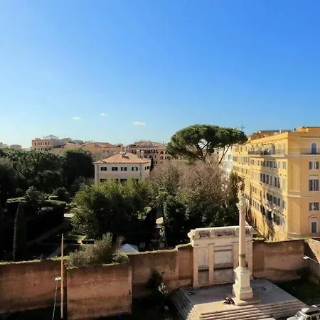Daire Julie's Renovated View Roma