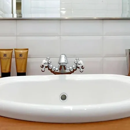 Апартаменты Julie's Renovated View Рим