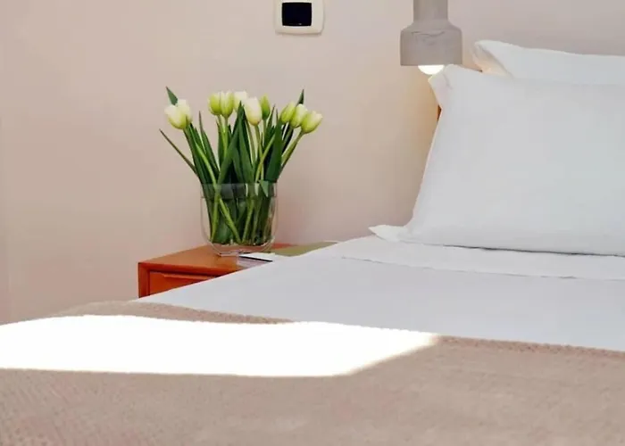 Julie's Renovated View Apartament *