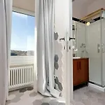 Julie's Renovated View Appartement